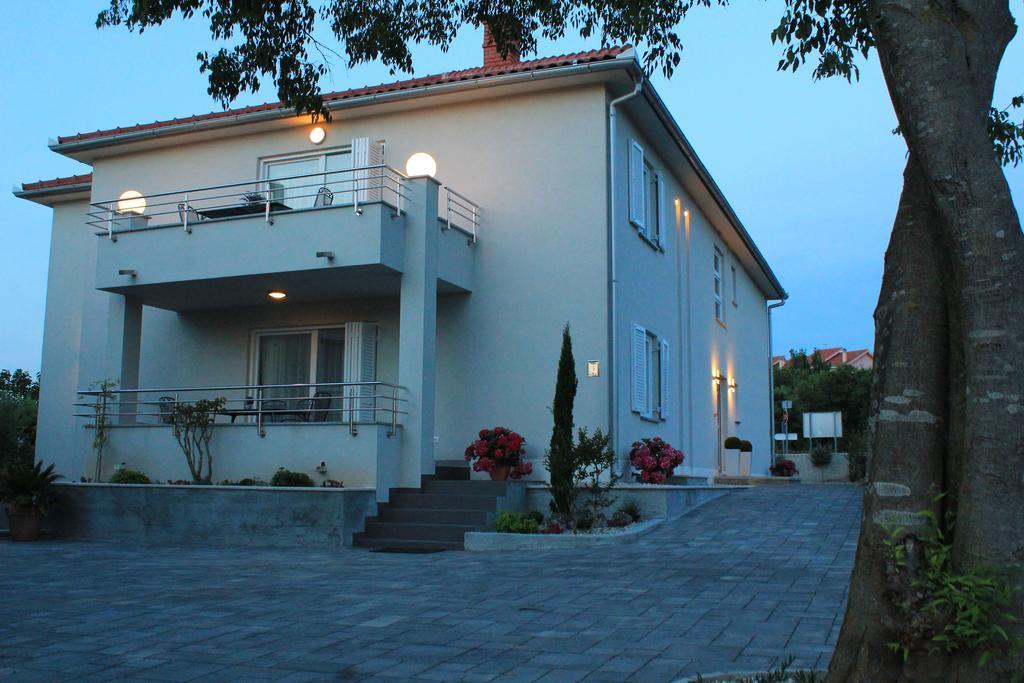 Apartments Villa Mantinela Малинска Экстерьер фото