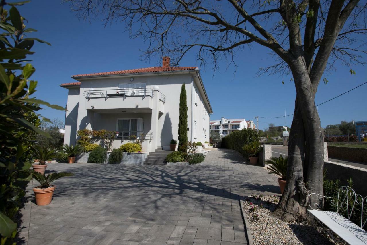 Apartments Villa Mantinela Малинска Экстерьер фото