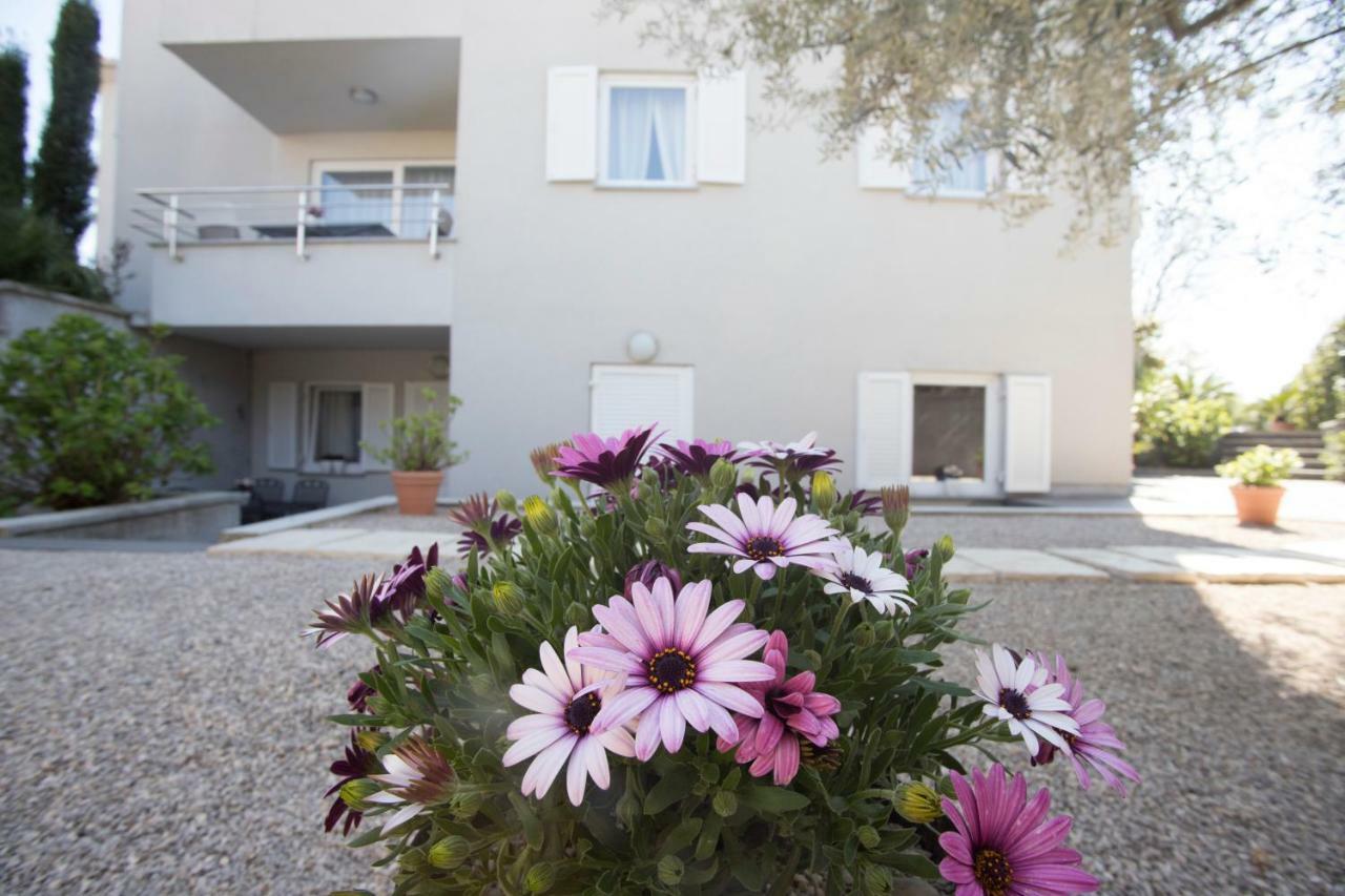 Apartments Villa Mantinela Малинска Экстерьер фото